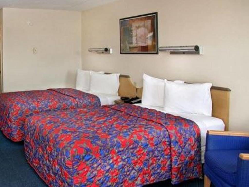 Red Roof Inn Mt Laurel Mount Laurel Dış mekan fotoğraf