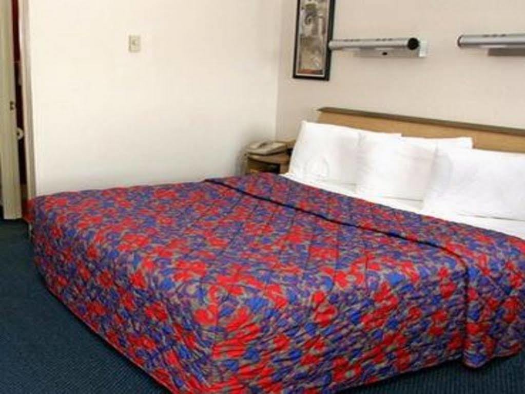 Red Roof Inn Mt Laurel Mount Laurel Dış mekan fotoğraf